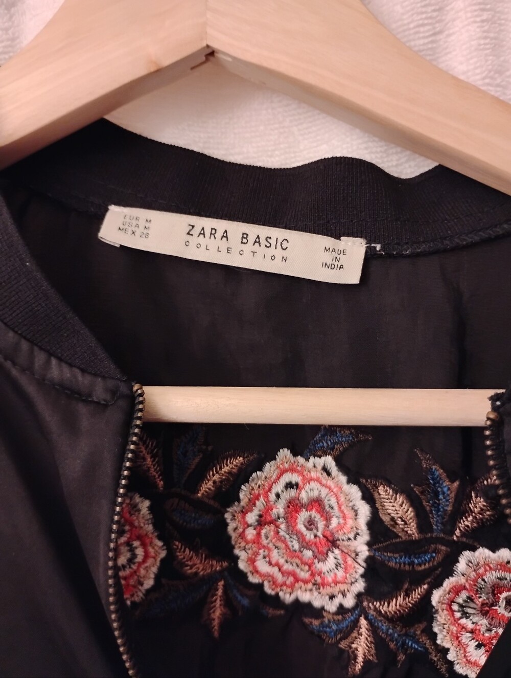 Zara Cropped Satin Bomber with Floral Embroidery (M) - Picture 8 of 14